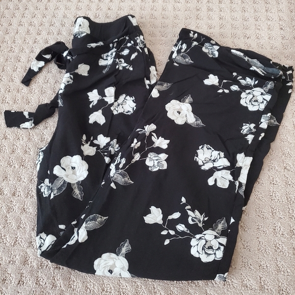 Pants - 👑3/$15 Floral Pants